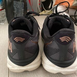 Hoka Clifton 9 Rose Gold
